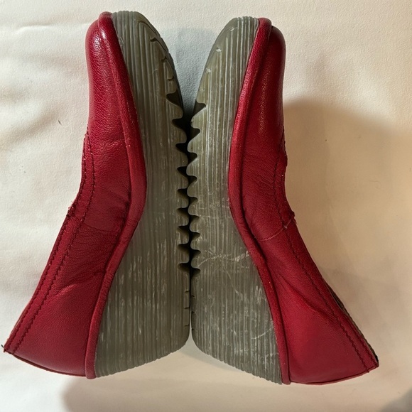 FLY LONDON Sz 37 Slip On Verona Wedges Pump Leather in Red - Picture 8 of 9
